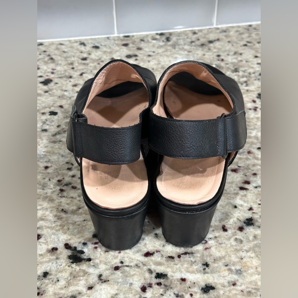 Stuart Weitzman Offset Women’s Peep Toe Black Leather Wedge Sandal 8.5 - Picture 5 of 8